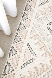 Vidya Rug white Peach